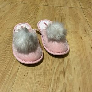 Victoria’s Secret slippers size small